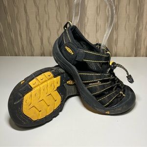 Keen Newport H2 Youth 13 Closed Toe Toggle Laced Black Yellow Water Sandals